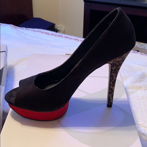 Red platform with animal print heel - Picture 1 of 8